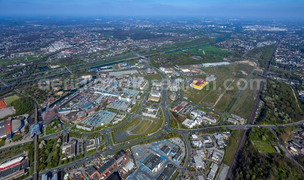 Oberhausen from the bird's eye view: Building complex of the shopping mall Centro in Oberhausen in the state of North Rhine-Westphalia. The mall is the heart of the Neue Mitte part of the city and is located on Osterfelder Strasse