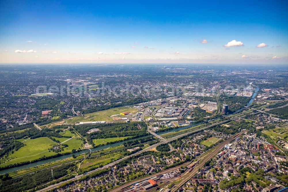 Aerial image Oberhausen - Building complex of the shopping mall Centro in Oberhausen in the state of North Rhine-Westphalia. The mall is the heart of the Neue Mitte part of the city and is located on Osterfelder Strasse