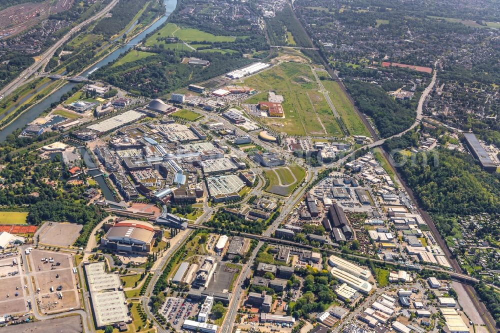 Aerial image Oberhausen - Building complex of the shopping mall Centro in Oberhausen in the state of North Rhine-Westphalia. The mall is the heart of the Neue Mitte part of the city and is located on Osterfelder Strasse