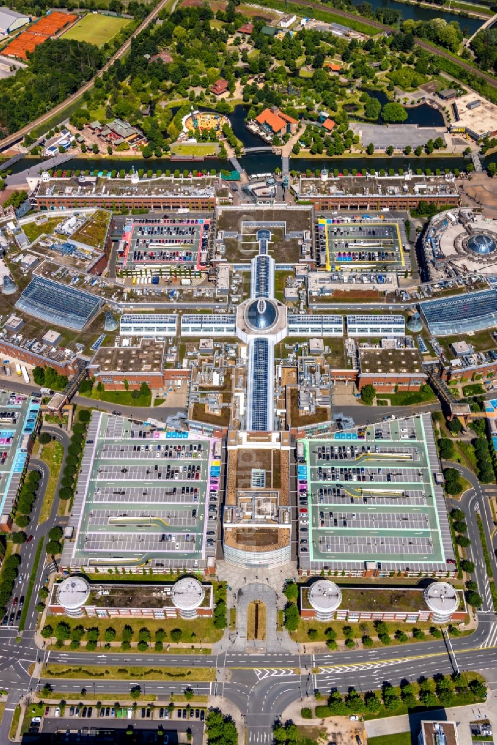 Oberhausen from above - Building complex of the shopping mall Centro in Oberhausen in the state of North Rhine-Westphalia. The mall is the heart of the Neue Mitte part of the city and is located on Osterfelder Strasse