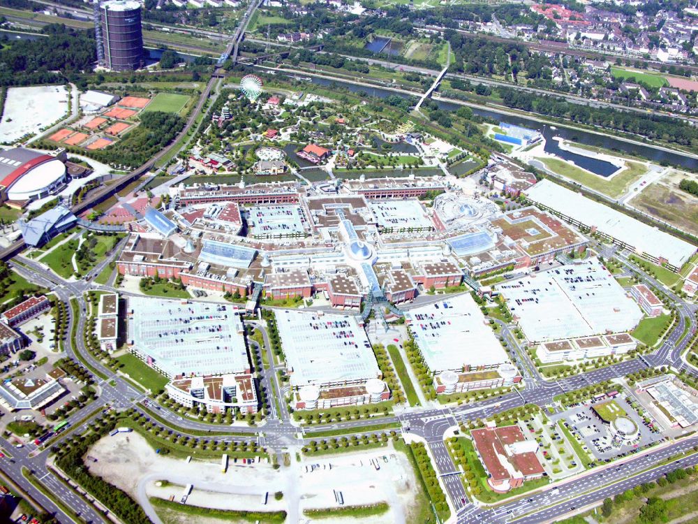 Aerial image Oberhausen - Building complex of the shopping mall Centro in Oberhausen at Ruhrgebiet in the state of North Rhine-Westphalia. The mall is the heart of the Neue Mitte part of the city and is located on Osterfelder Strasse