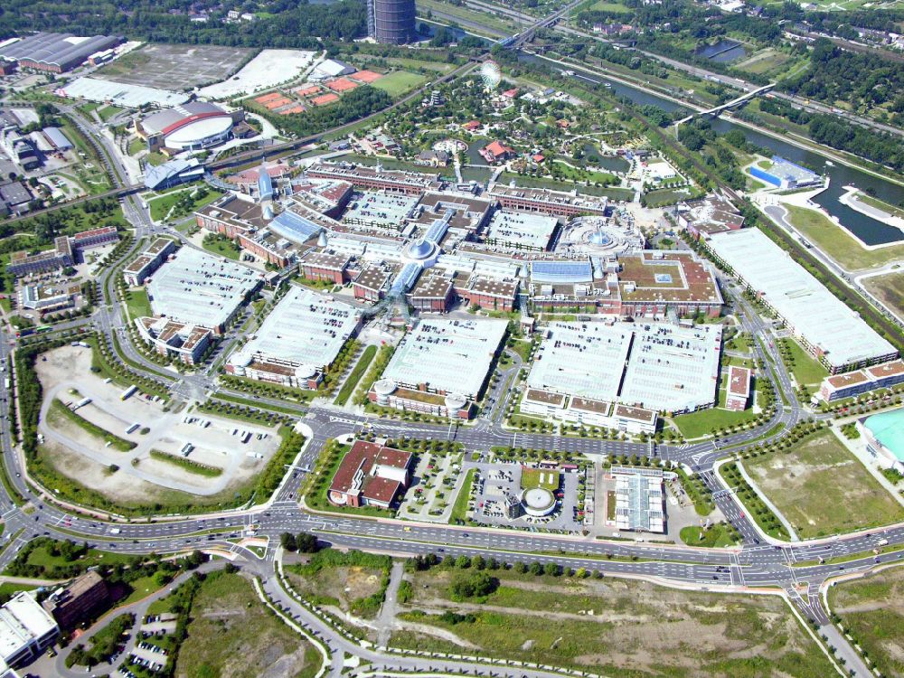 Oberhausen from above - Building complex of the shopping mall Centro in Oberhausen at Ruhrgebiet in the state of North Rhine-Westphalia. The mall is the heart of the Neue Mitte part of the city and is located on Osterfelder Strasse