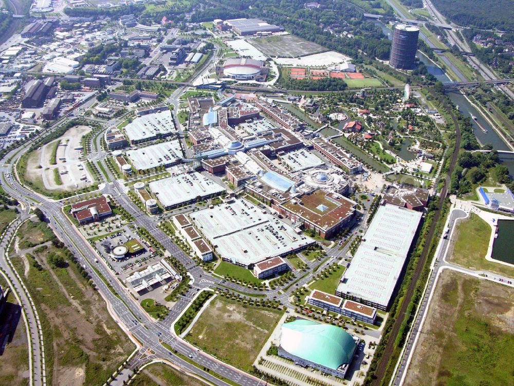 Aerial image Oberhausen - Building complex of the shopping mall Centro in Oberhausen at Ruhrgebiet in the state of North Rhine-Westphalia. The mall is the heart of the Neue Mitte part of the city and is located on Osterfelder Strasse