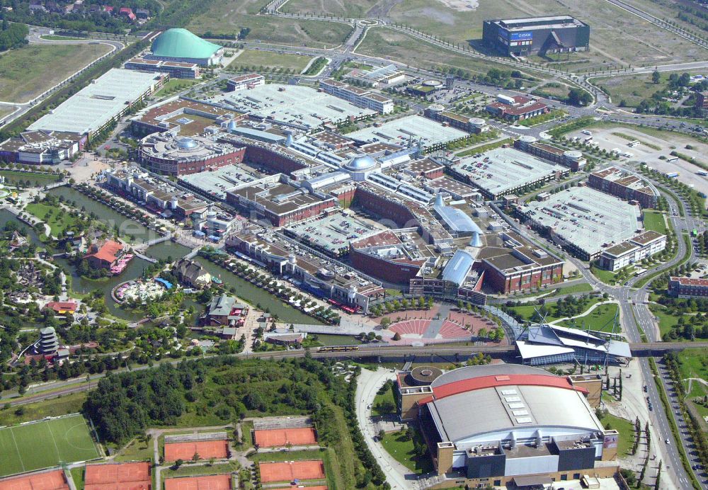 Aerial photograph Oberhausen - Building complex of the shopping mall Centro in Oberhausen at Ruhrgebiet in the state of North Rhine-Westphalia. The mall is the heart of the Neue Mitte part of the city and is located on Osterfelder Strasse