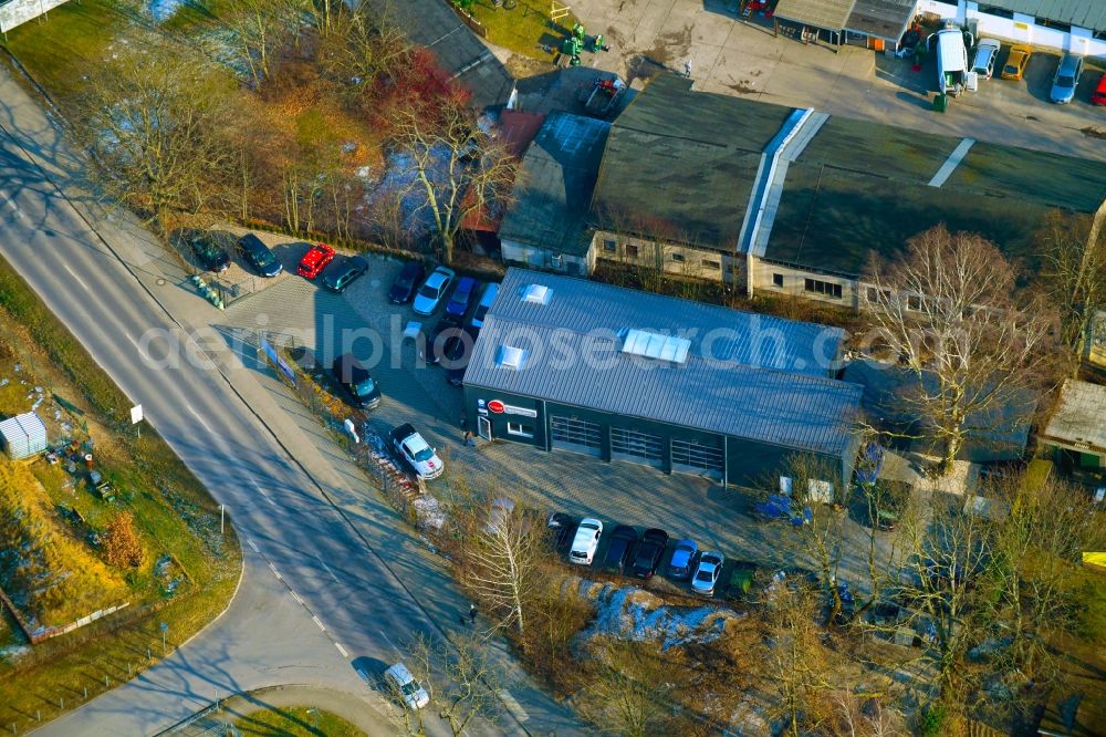 Bernau from above - Building complex and grounds of the automotive repair shop AUTOFIT WOTSCHKE on Ruednitzer Chaussee in Bernau in the state Brandenburg, Germany