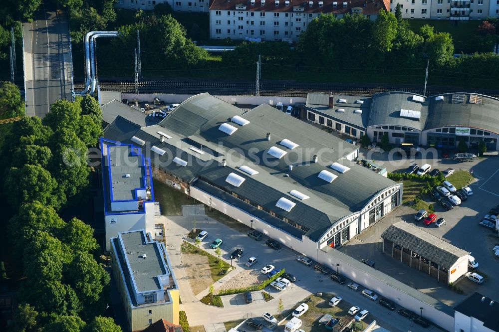 Aerial image Rostock - Building complex and grounds of the automotive repair shop dieFahrzeugpfleger GbR on Fahnenstrasse in Rostock in the state Mecklenburg - Western Pomerania, Germany