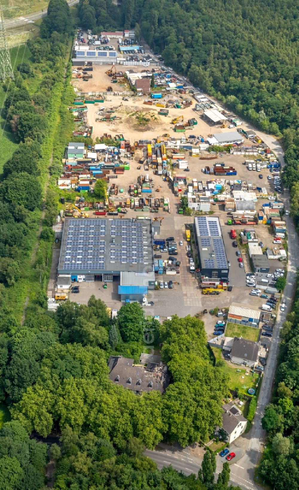 Aerial image Dinslaken - Building complex and grounds of the automotive repair shop KAROSSERIE a?? UND LACKIERZENTRUM ROMAN JAGER on Ziegeleiweg corner Ziegelstrasse in Dinslaken in the state North Rhine-Westphalia, Germany