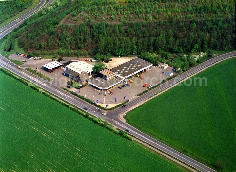 Moers from the bird's eye view: Building complex and grounds of the automotive repair shop of Mercedes in Moers in the state North Rhine-Westphalia