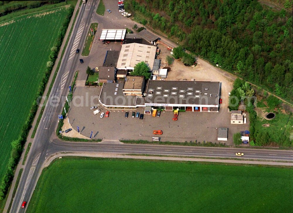 Aerial image Moers - Building complex and grounds of the automotive repair shop of Mercedes in Moers in the state North Rhine-Westphalia