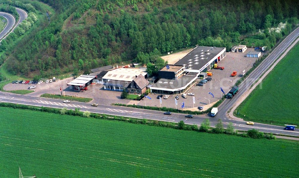 Aerial photograph Moers - Building complex and grounds of the automotive repair shop of Mercedes in Moers in the state North Rhine-Westphalia