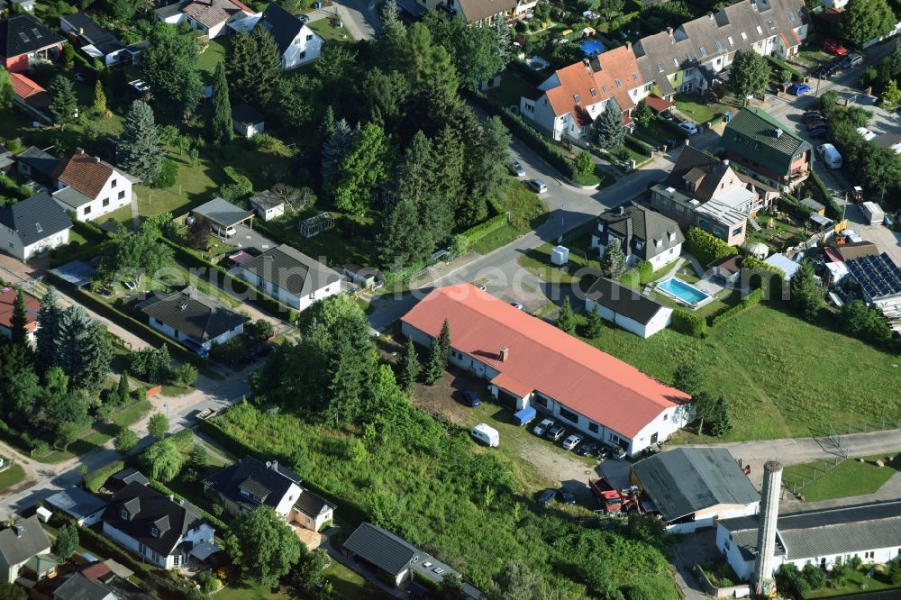 Bernau from above - Building complex and grounds of the automotive repair shop Wilhelm-Weitling-Strasse in Bernau in the state Brandenburg