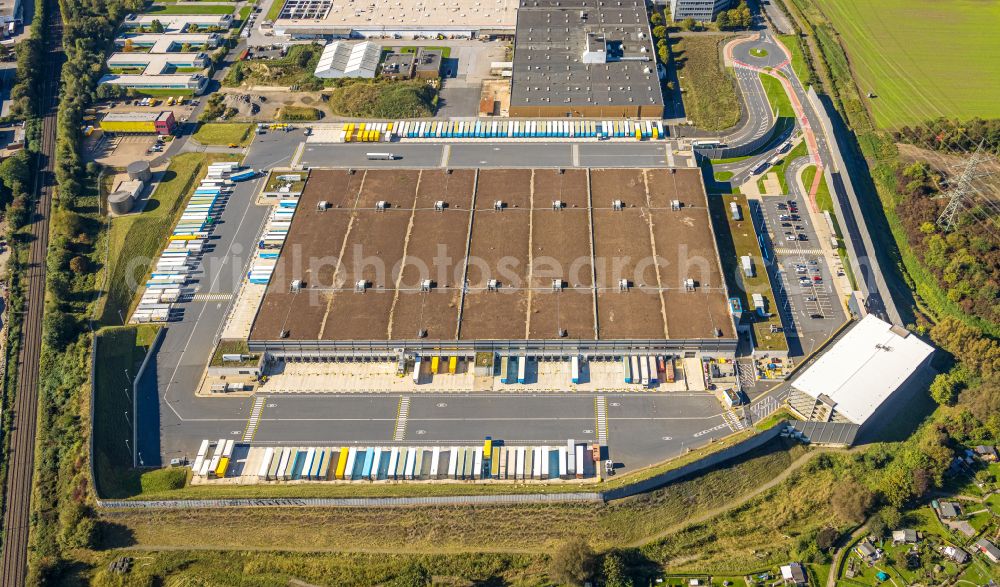 Rüdinghausen from the bird's eye view: Building complex and grounds of the logistics center with a new Amazon building on Menglinghauser Strasse - Siemensstrasse in Ruedinghausen at Ruhrgebiet in the state North Rhine-Westphalia, Germany