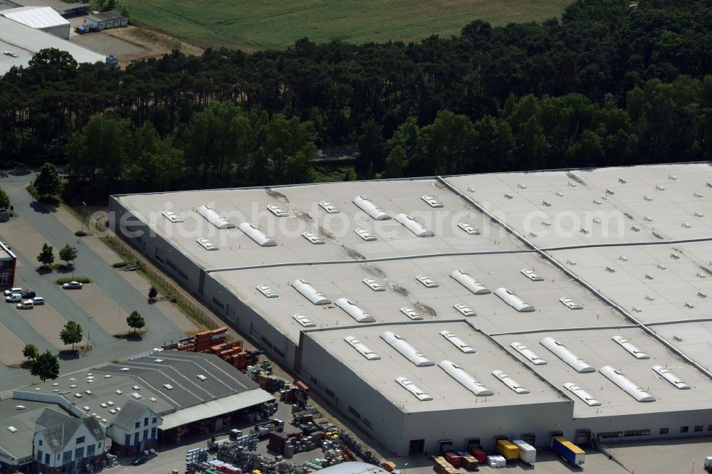 Aerial photograph Garbsen - Building complex and grounds of the logistics center of Arvato Systems Bertelsmann in Garbsen in the state of Lower Saxony. The large logistics centre is part of the Arvato site in Garbsen. It is located in an industrial area on Alte Ricklingerstrasse