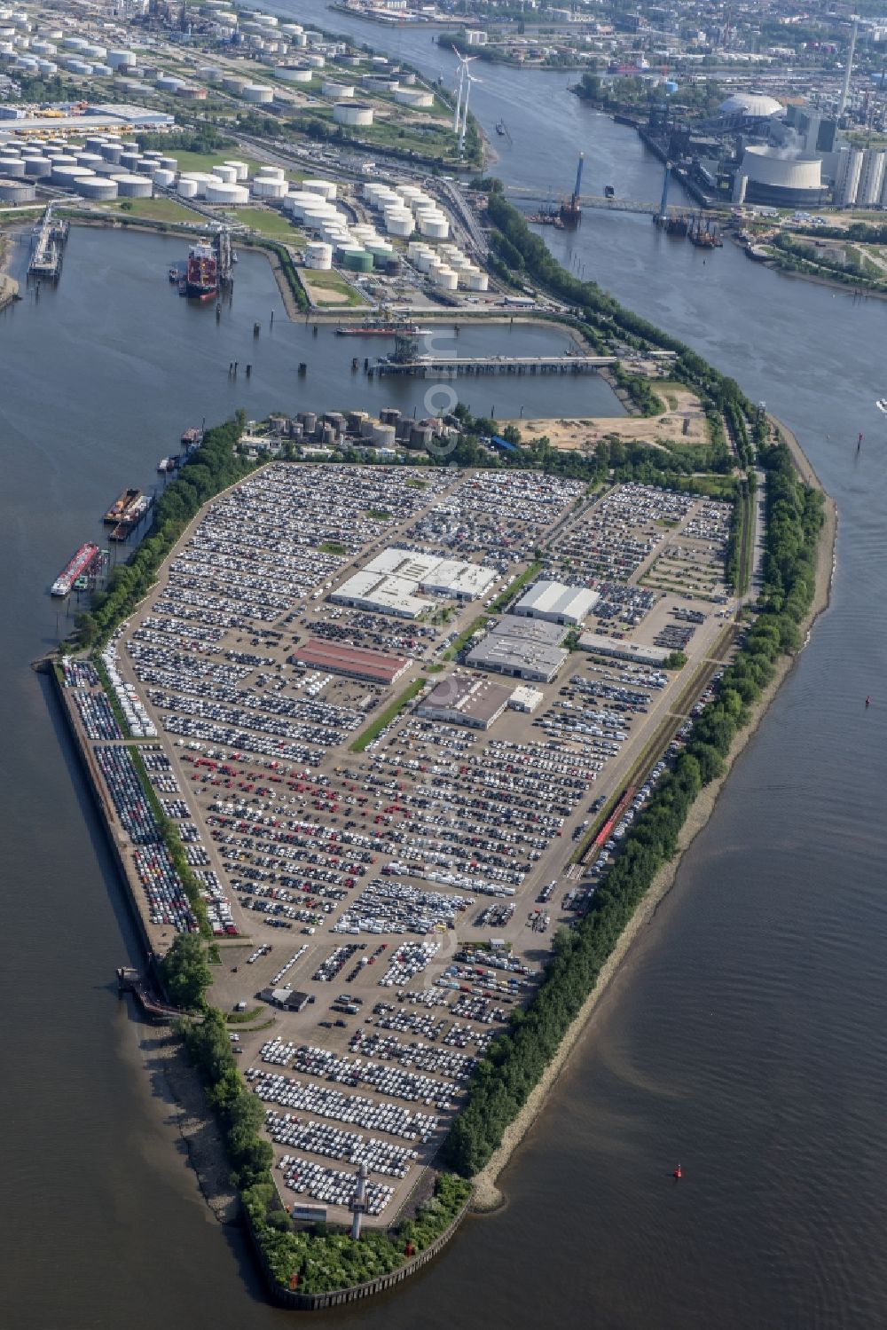 Aerial image Hamburg - Premises of the distribution center of BLG Autoterminal Hamburg Gmbh&Co.KG with parking lots on the Kattwyk peninsula in Hamburg in Germany. The peninsula is located between Rethe and South Elbe rivers and in front of the borough of Altenwerder