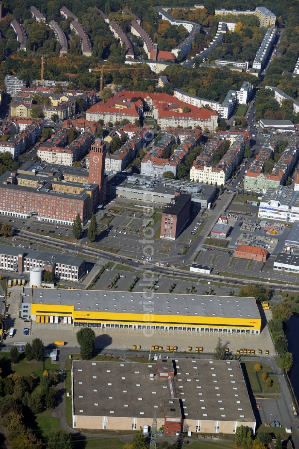 Berlin from the bird's eye view: Building complex and grounds of the logistics center of Deutschen Post DHL Hub on Wohlrabedamm in Berlin in Germany