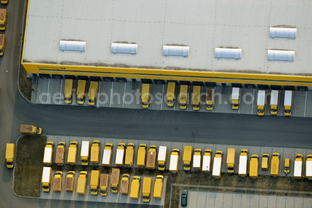 Aerial image Berlin - Building complex and grounds of the logistics center der Deutschen Post - DHL im Stadtteil Britz in Berlin in Germany