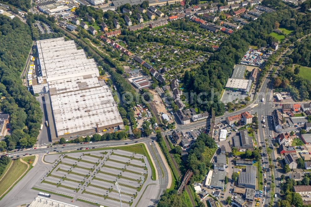 Aerial image Bergeborbeck - Building complex and grounds of the logistics center of DHL Solutions Fashion GmbH on Hafenstrasse in Bergeborbeck in the state North Rhine-Westphalia, Germany