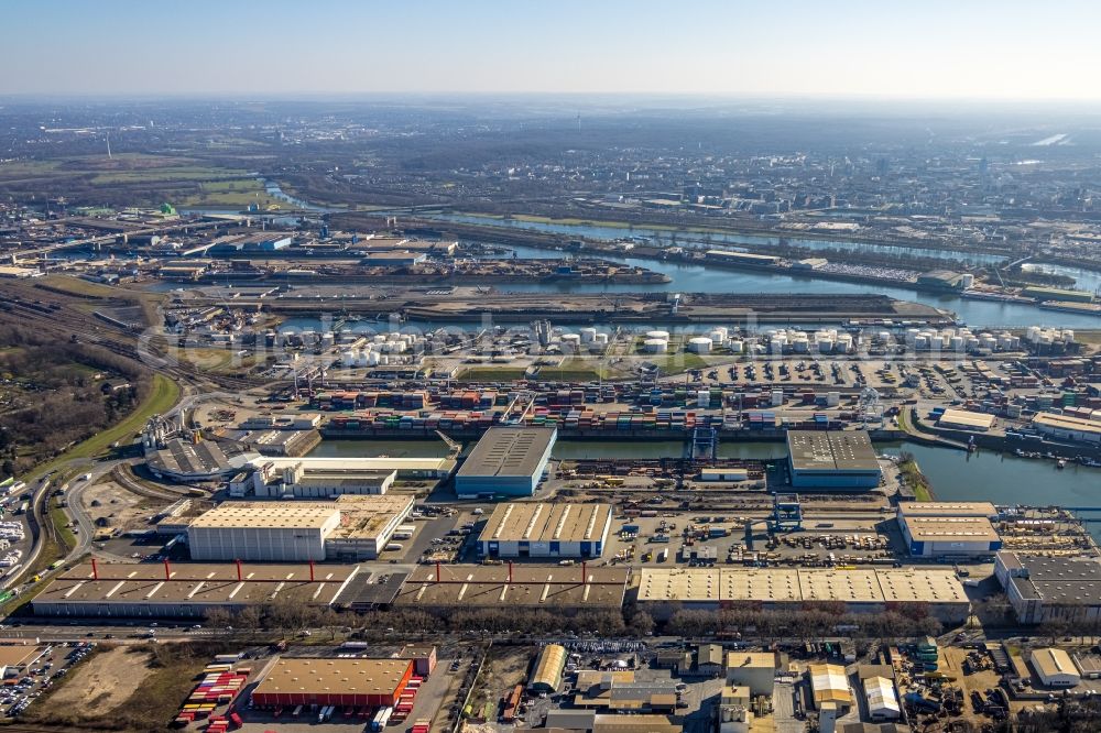 Aerial image Duisburg - Building complex and grounds of the logistics center Im Freihafen - Stahlinsel in the district Ruhrort in Duisburg at Ruhrgebiet in the state North Rhine-Westphalia, Germany