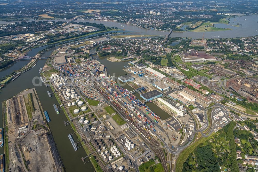 Aerial photograph Duisburg - Building complex and grounds of the logistics center Im Freihafen - Stahlinsel in the district Ruhrort in Duisburg at Ruhrgebiet in the state North Rhine-Westphalia, Germany