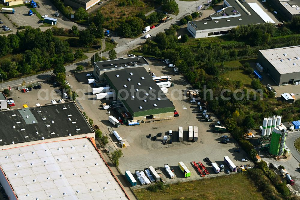 Hamburg from the bird's eye view: Building complex and grounds of the logistics center on street Rungedamm in the district Allermoehe in Hamburg, Germany