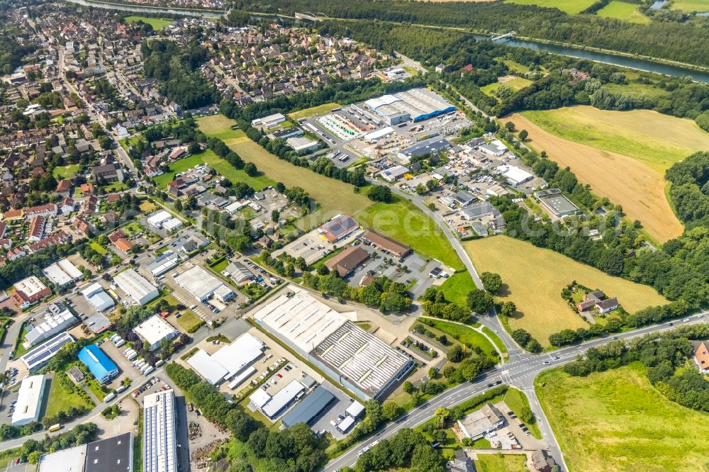 Aerial photograph Bergkamen - Building complex and grounds of the logistics center on Industriestrasse - Gewerbestrasse - Ruenther Strasse in the district Ruenthe in Bergkamen in the state North Rhine-Westphalia, Germany