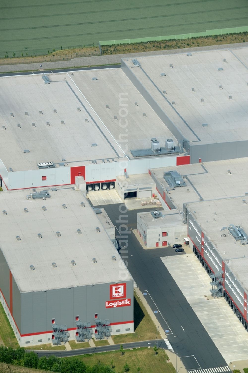 Aerial image Barsinghausen - Building complex and grounds of the logistics center KAUFLAND of Schwarz Beteiligungs GmbH in Barsinghausen in the state Lower Saxony