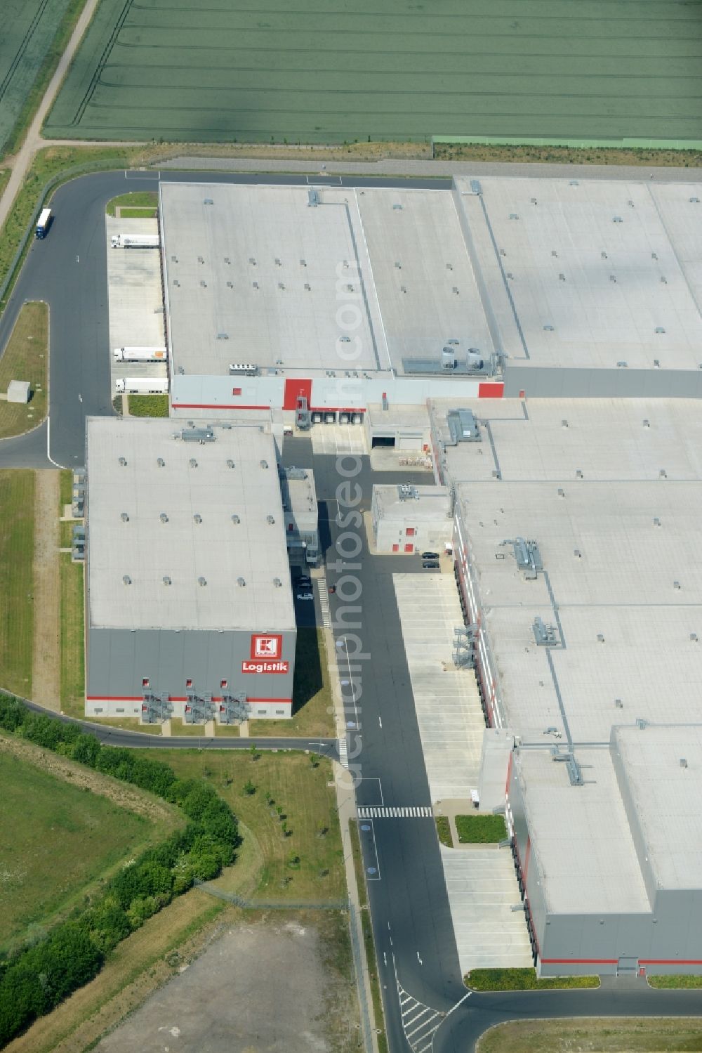 Aerial image Barsinghausen - Building complex and grounds of the logistics center KAUFLAND of Schwarz Beteiligungs GmbH in Barsinghausen in the state Lower Saxony