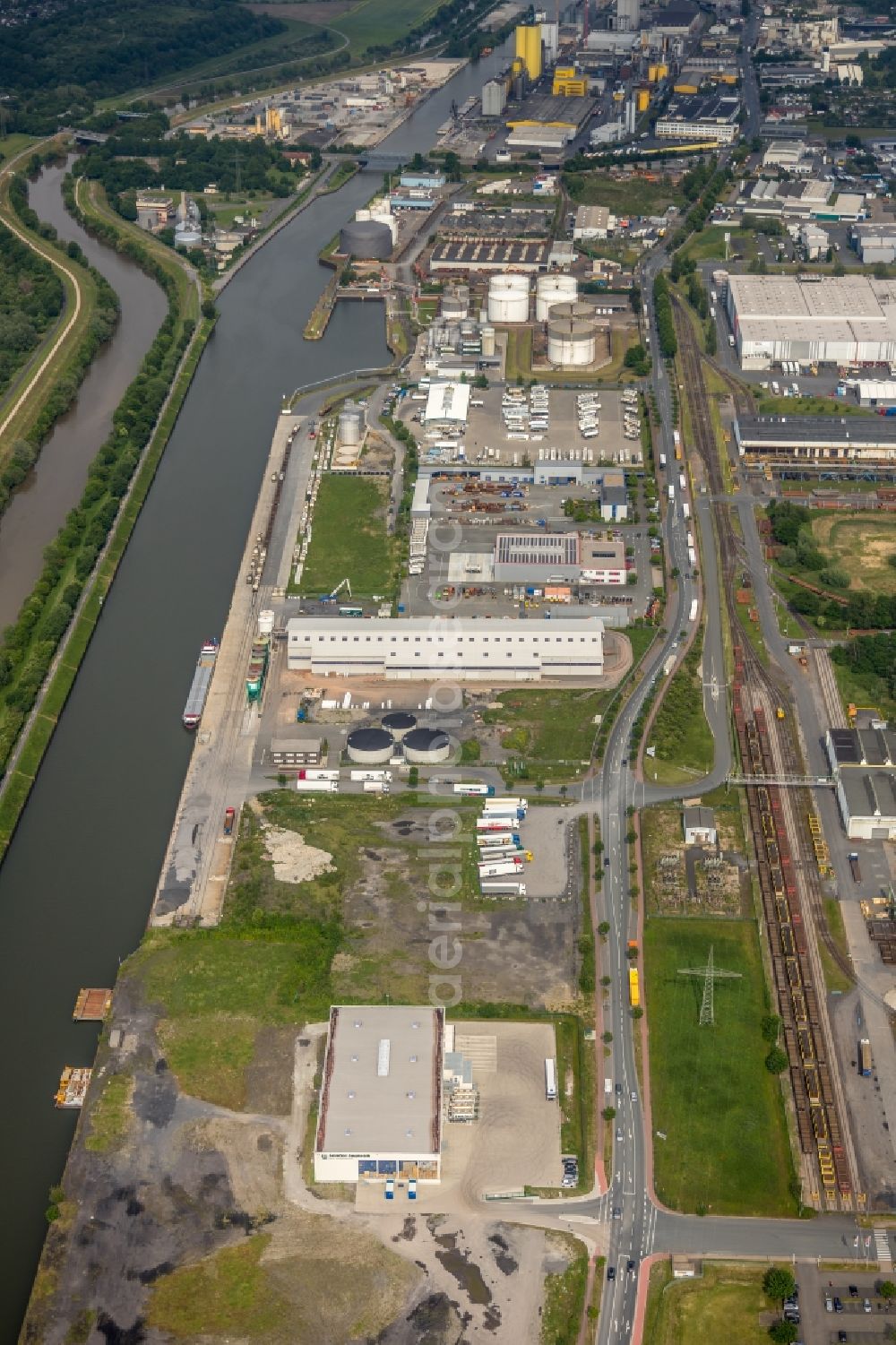 Aerial photograph Hamm - Building complex and grounds of the logistics center of Lanfer Logistik GmbH and of HELA GmbH Hermann Lanfer Hafenstrasse in Hamm in the state North Rhine-Westphalia, Germany