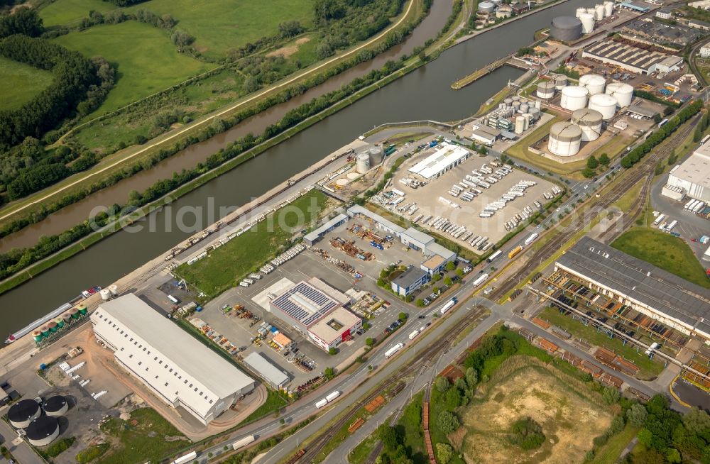 Hamm from above - Building complex and grounds of the logistics center of Lanfer Logistik GmbH and of HELA GmbH Hermann Lanfer Hafenstrasse in Hamm in the state North Rhine-Westphalia, Germany