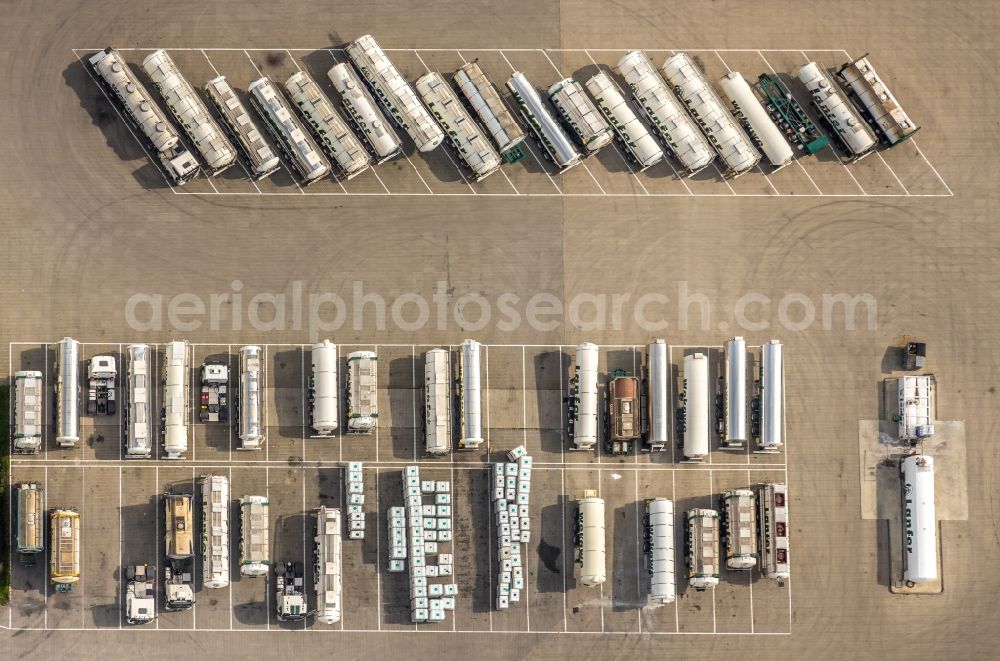 Hamm from above - Building complex and grounds of the logistics center of Lanfer Logistik GmbH and of HELA GmbH Hermann Lanfer Hafenstrasse in Hamm in the state North Rhine-Westphalia, Germany