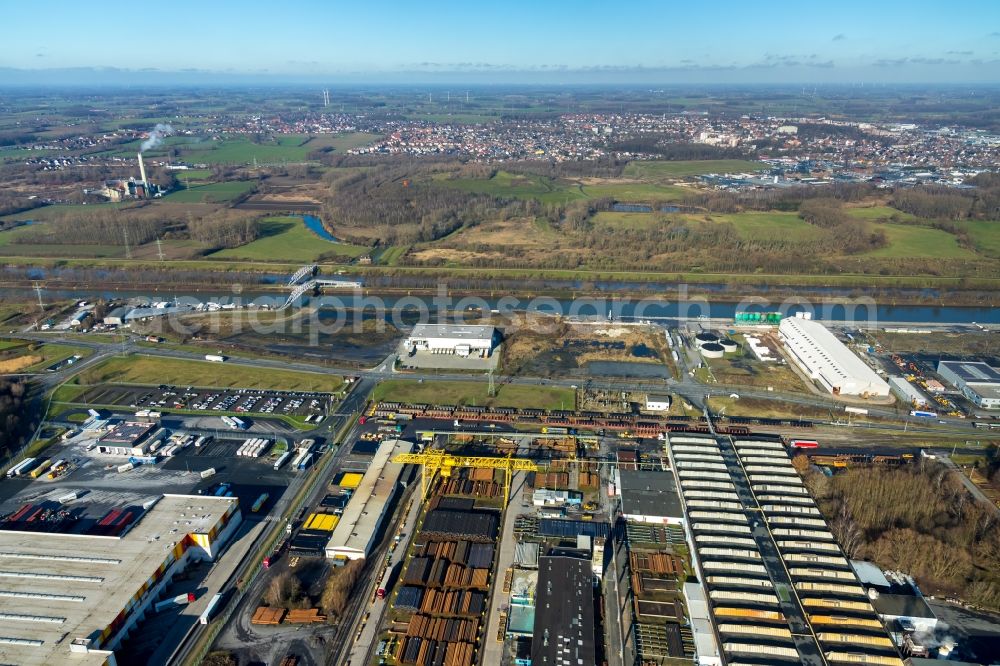 Hamm from above - Building complex and grounds of the logistics center of Lanfer Logistik GmbH and of HELA GmbH Hermann Lanfer on shore of Datteln-Hamm-Kanal and river Lippe on Hafenstrasse in Hamm in the state North Rhine-Westphalia, Germany