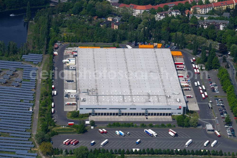 Aerial image Berlin - Building complex and grounds of the logistics center of Rewe Logistik GmbH on Alten Gaswerk Mariendorf in Berlin, Germany