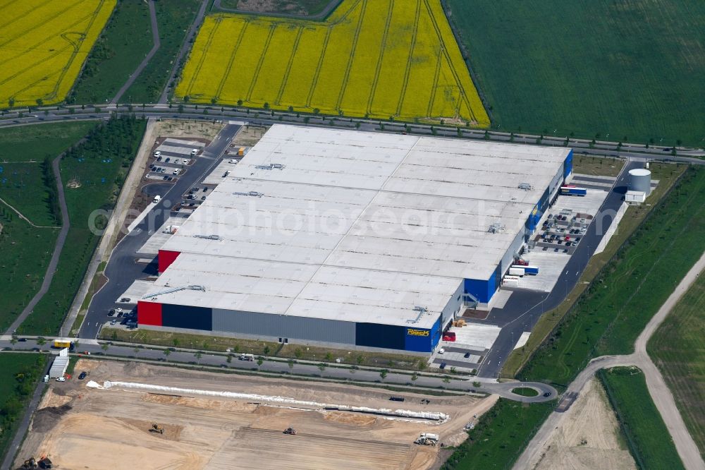 Berlin from the bird's eye view: Building complex and grounds of the logistics center of Rieck Holding GmbH & Co. KG on Alexanof-Meissner-Strasse in Berlin, Germany