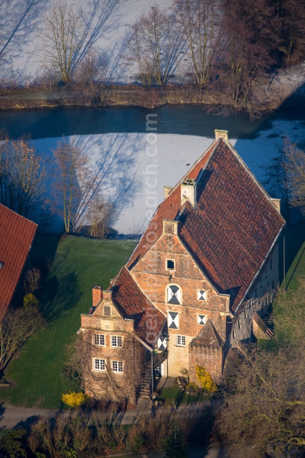 Aerial photograph Hamm - Building complex Ermelinghof house in the castle park in Hamm in North Rhine-Westphalia