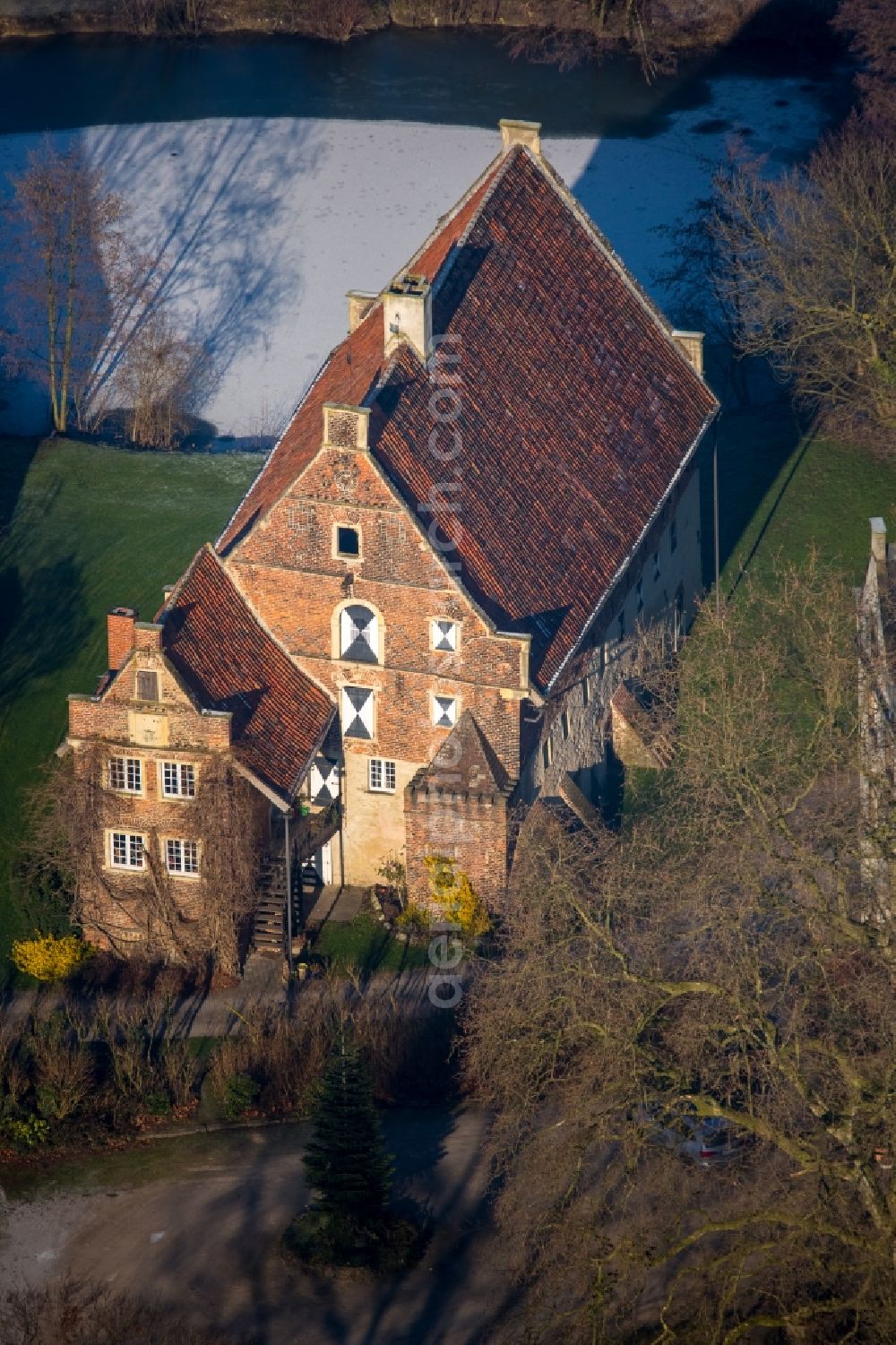 Hamm from above - Building complex Ermelinghof house in the castle park in Hamm in North Rhine-Westphalia