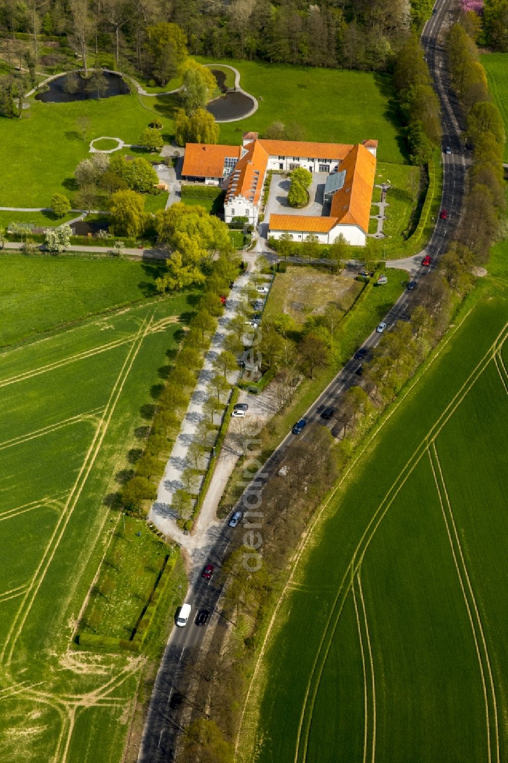 Erkrath from the bird's eye view: Building complex of the house Morp, headquarters of the Reiter Revue international Paul Parey magazine publisher GmbH & Co. KG in Erkrath in North Rhine-Westphalia