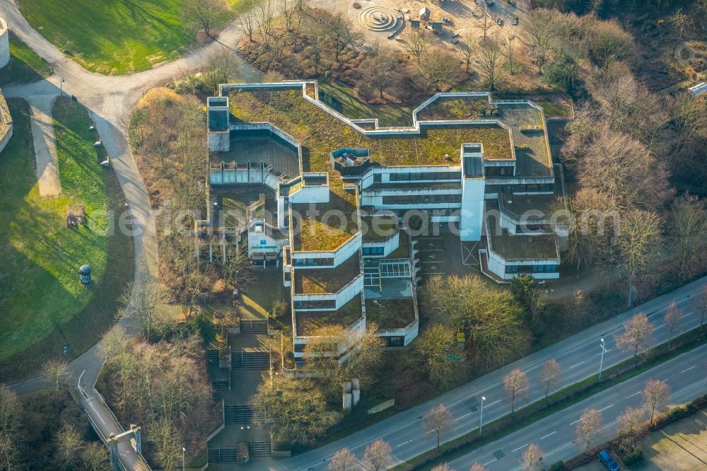 Aerial image Mülheim an der Ruhr - Building complex of the adult education centre in Darlington Park in Muelheim on the Ruhr in the state of North Rhine-Westphalia