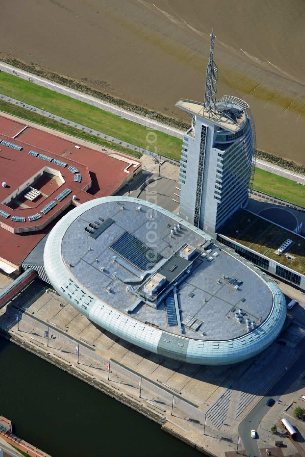 Aerial photograph Bremerhaven - The high-rise building complex of Sail City Hotel and the Climate House Bremerhaven