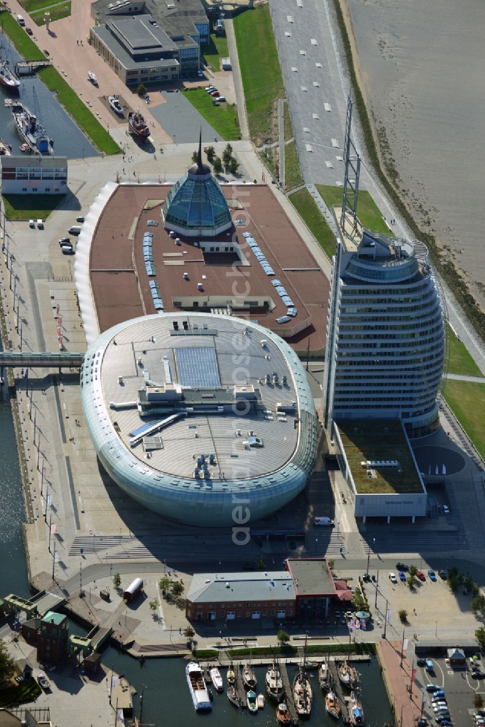 Bremerhaven from the bird's eye view: The high-rise building complex of Sail City Hotel and the Climate House Bremerhaven