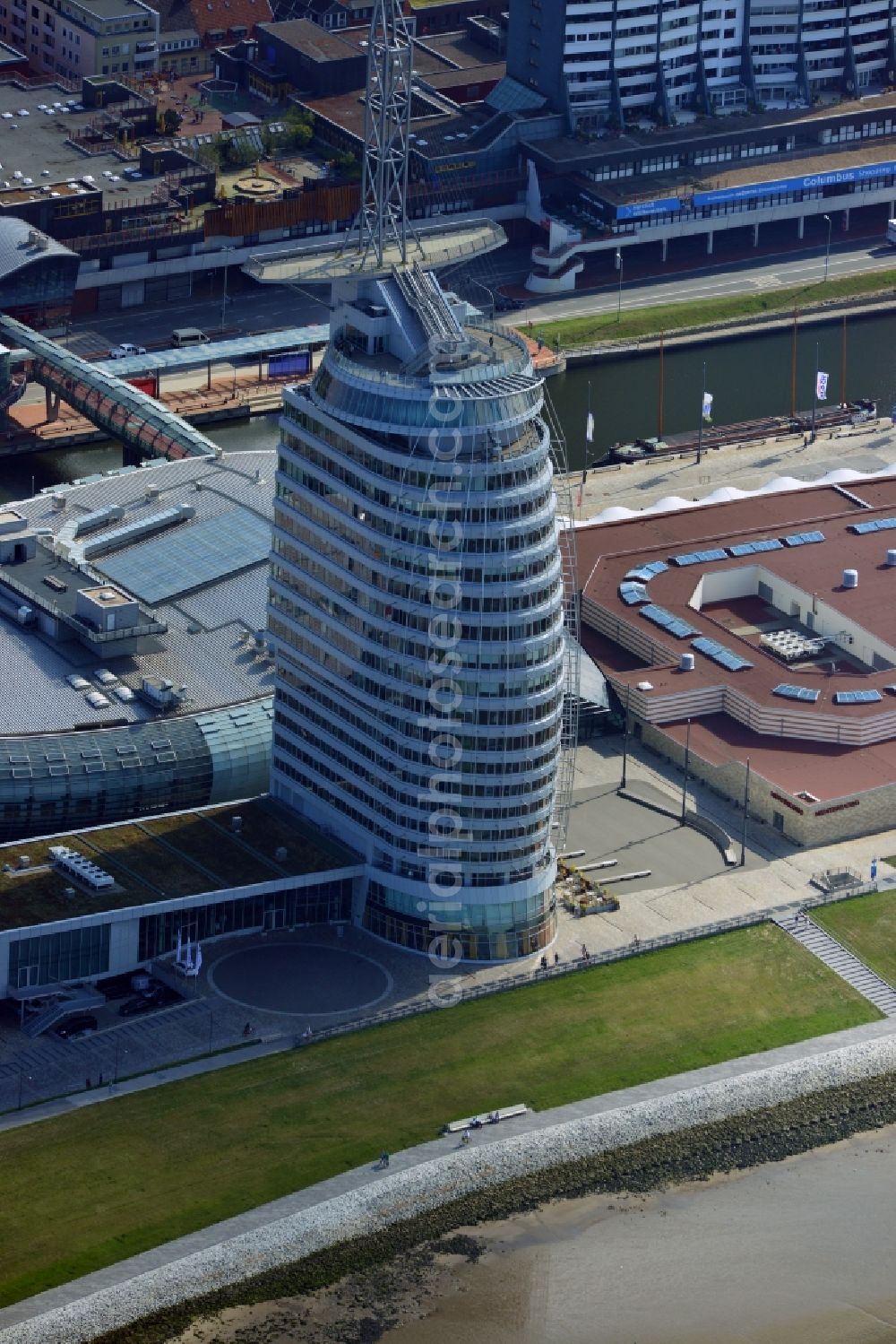 Aerial photograph Bremerhaven - The high-rise building complex of Sail City Hotel and the Climate House Bremerhaven