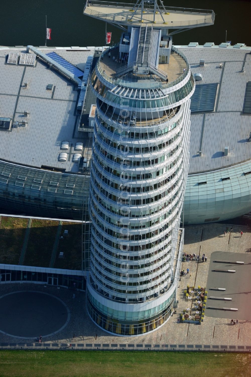 Aerial image Bremerhaven - The high-rise building complex of Sail City Hotel and the Climate House Bremerhaven