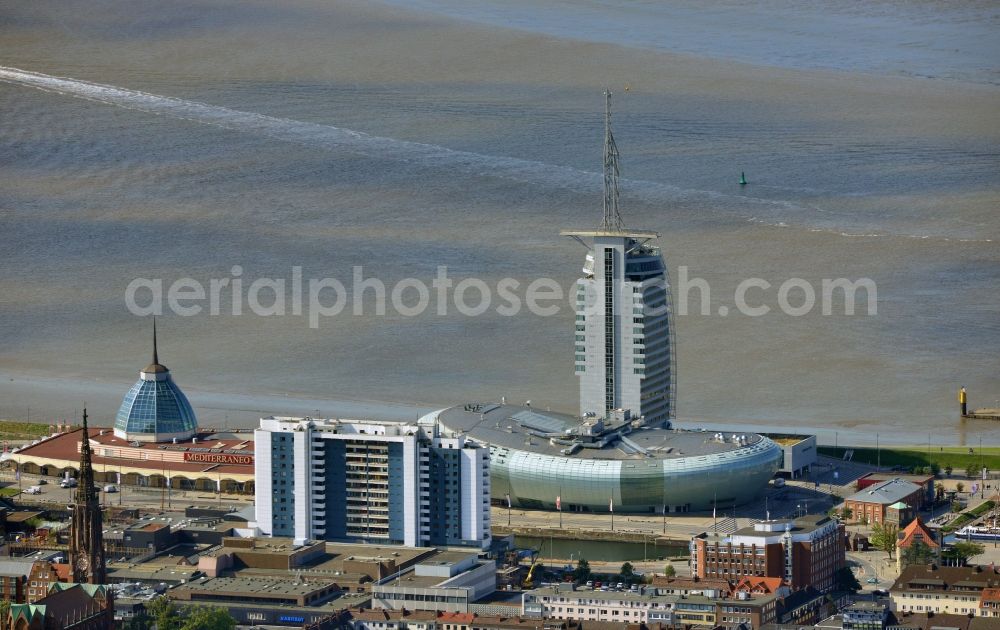 Aerial image Bremerhaven - The high-rise building complex of Sail City Hotel and the Climate House Bremerhaven