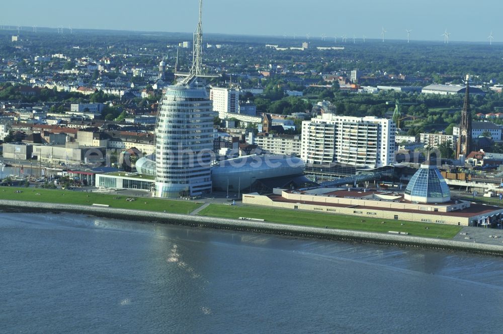 Bremerhaven from the bird's eye view: The high-rise building complex of Sail City Hotel and the Climate House Bremerhaven on the riverside of the river Weser