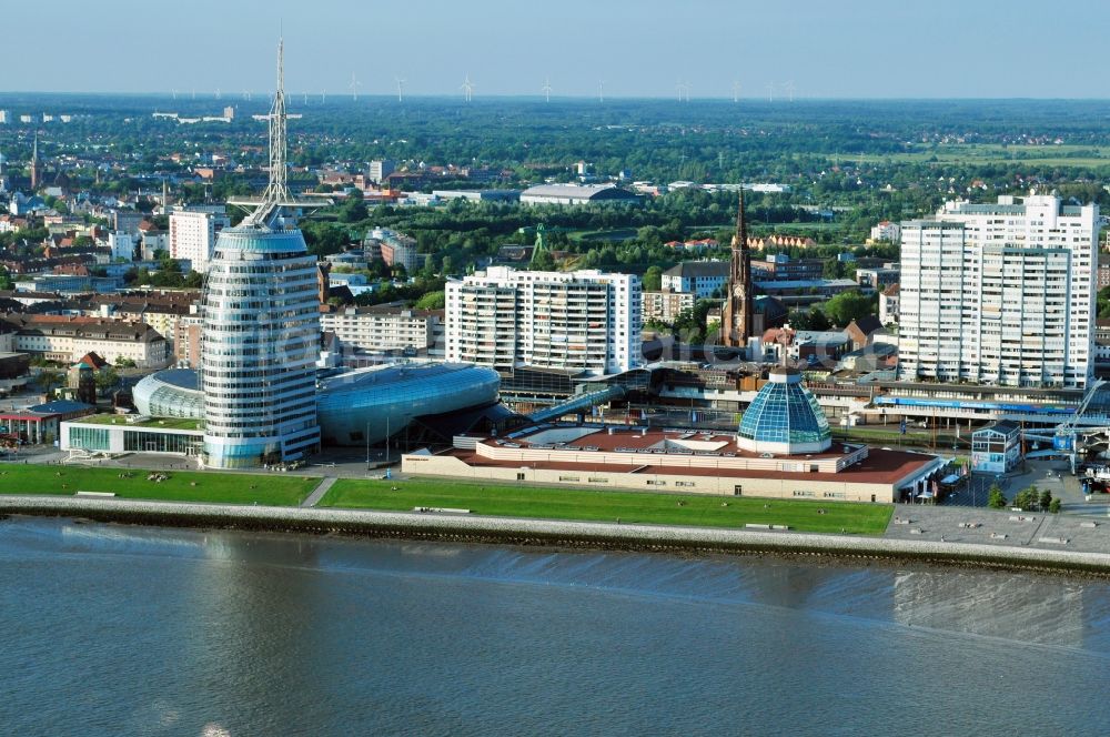 Aerial image Bremerhaven - The high-rise building complex of Sail City Hotel and the Climate House Bremerhaven on the riverside of the river Weser