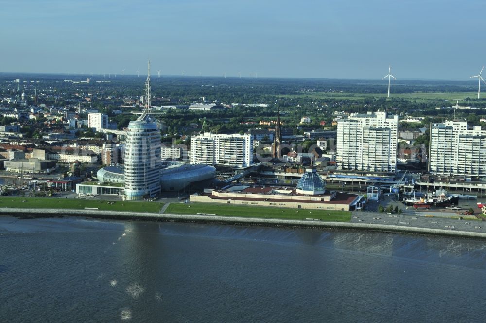 Aerial photograph Bremerhaven - The high-rise building complex of Sail City Hotel and the Climate House Bremerhaven on the riverside of the river Weser