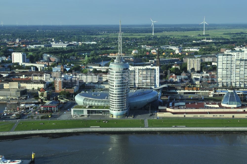 Bremerhaven from the bird's eye view: The high-rise building complex of Sail City Hotel and the Climate House Bremerhaven on the riverside of the river Weser