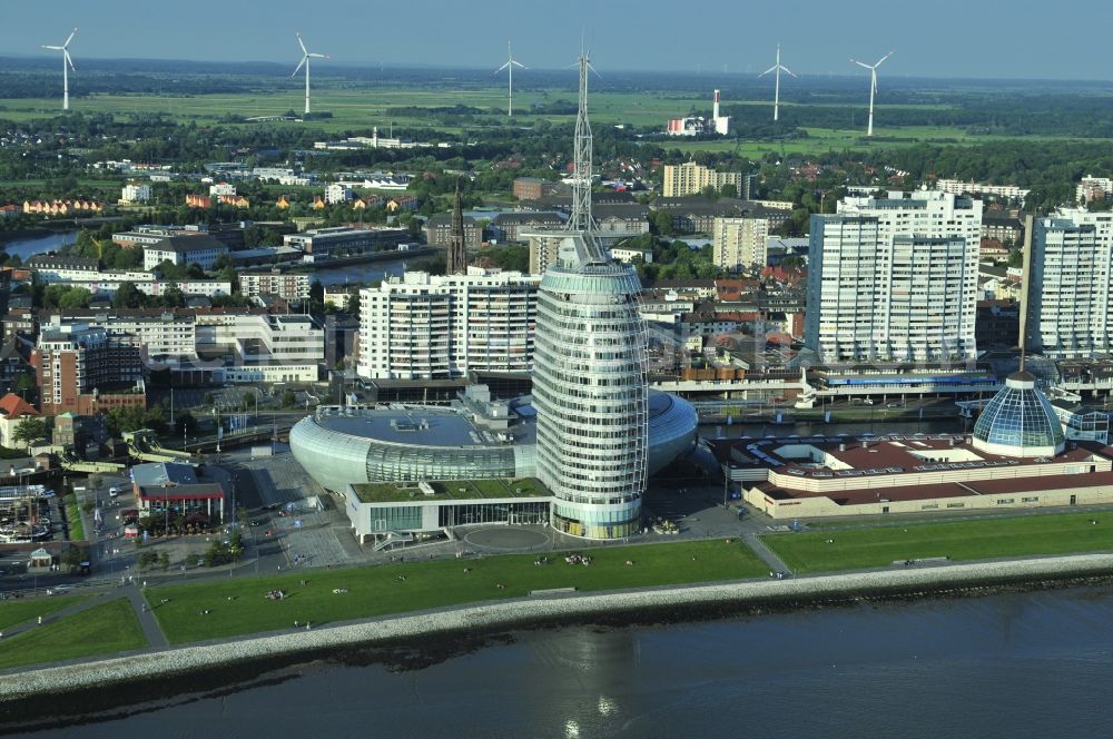 Aerial image Bremerhaven - The high-rise building complex of Sail City Hotel and the Climate House Bremerhaven on the riverside of the river Weser