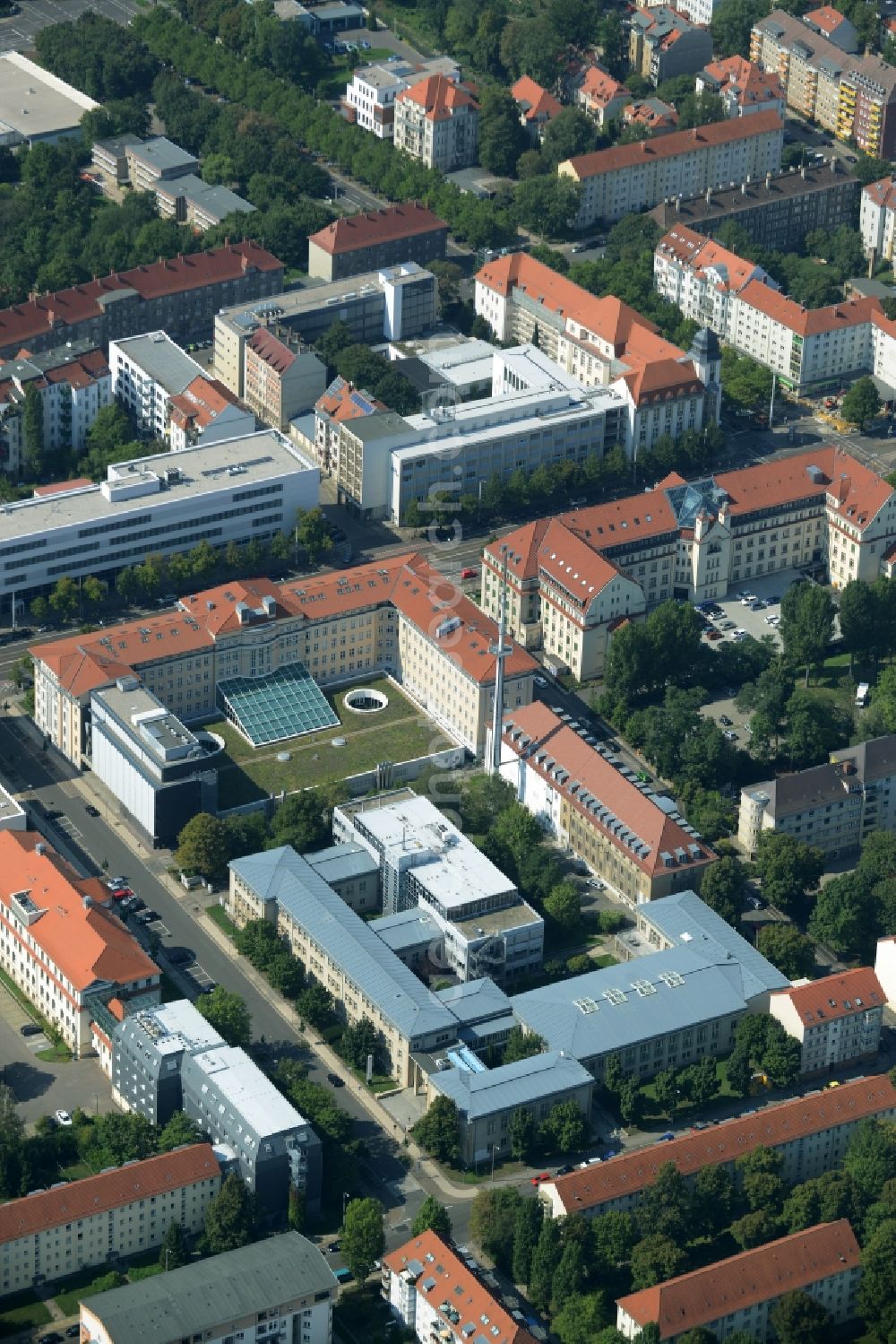 Leipzig from the bird's eye view: Building complex of the universities of applied sciences HTWK and HFT in Leipzig in the state of Saxony. HTWK (technology, economy and culture) is located in the historic Lipsius building, the HFT (telecommunication) includes a glas front building