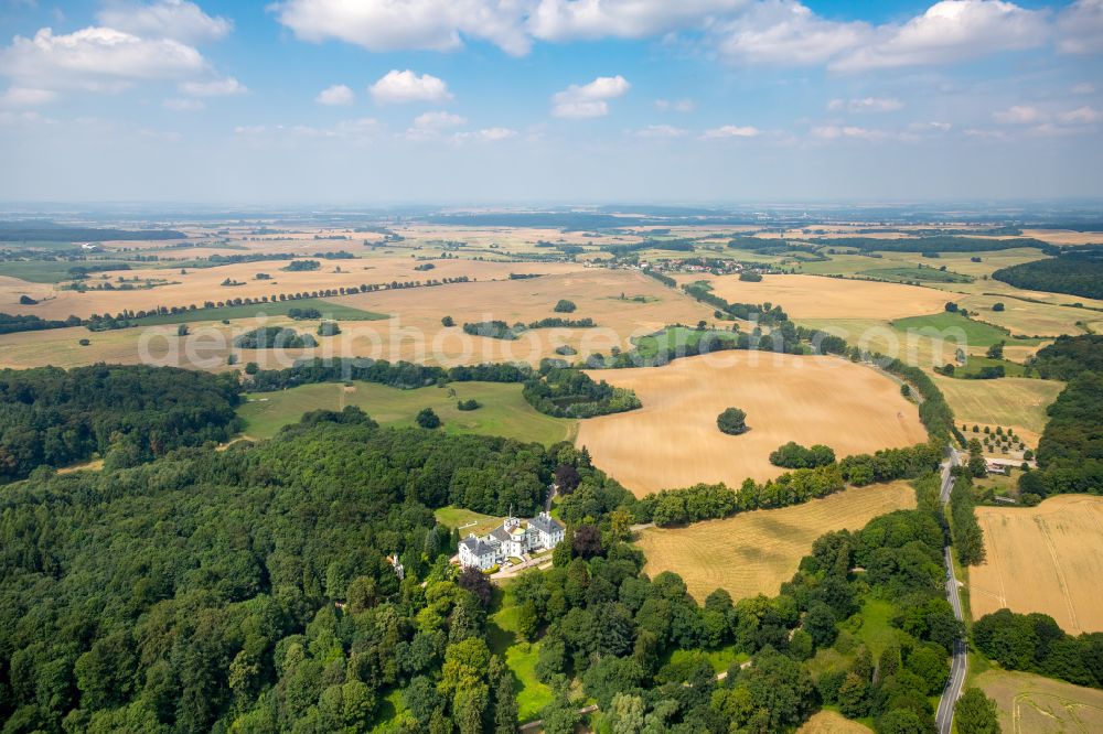 Aerial photograph Hohen-Demzin - Building complex of the hotel complex Schlosshotel Burg Schlitz in Hohen-Demzin in the state Mecklenburg-Western Pomerania, Germany