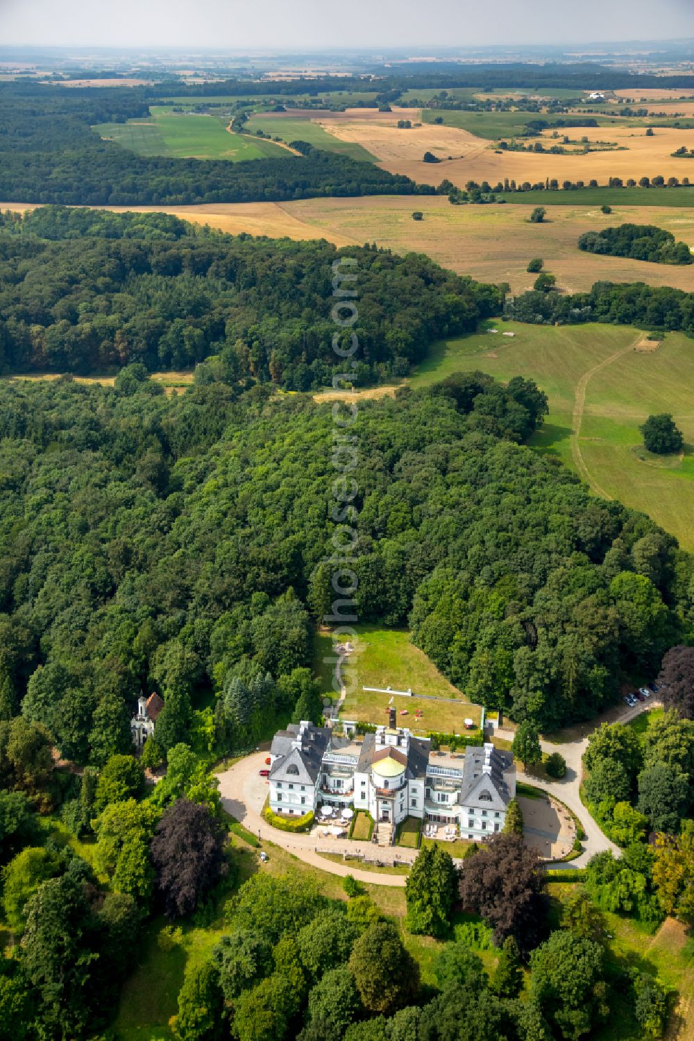 Aerial photograph Hohen-Demzin - Building complex of the hotel complex Schlosshotel Burg Schlitz in Hohen-Demzin in the state Mecklenburg-Western Pomerania, Germany